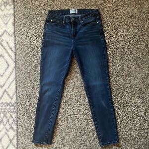 Levi denizen stretch jeans. A little more blue in person.